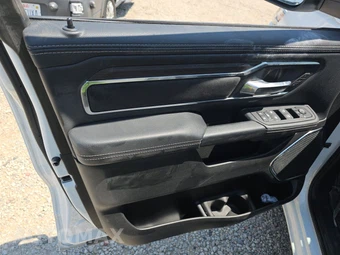 2026 Ram 1500 Laramie Crew Cab Short Bed - miniatura 9