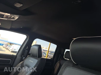 2026 Ram 1500 Laramie Crew Cab Short Bed - miniatura 17
