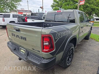 2026 Ram 1500 Rebel Crew Cab Short Bed - miniatura 3