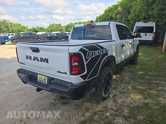 2026 Ram 1500 Rebel Crew Cab Short Bed - miniatura 3