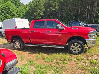 2026 Ram 2500 Big Horn Crew Cab Medium Bed - miniatura 4