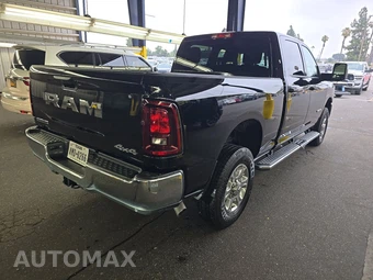 2026 Ram 2500 Big Horn Crew Cab Medium Bed - miniatura 4