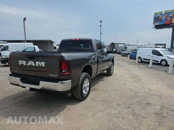 2026 Ram 2500 Big Horn Crew Cab Medium Bed - miniatura 3