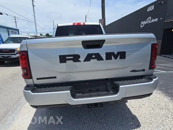2026 Ram 2500 Big Horn Crew Cab Medium Bed - miniatura 4
