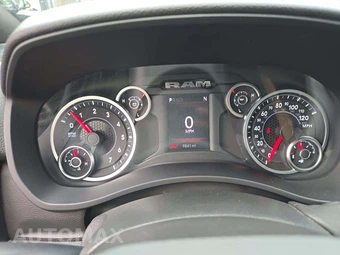 2026 Ram 2500 Big Horn Crew Cab Medium Bed – miniatura 9