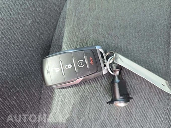 2026 Ram 2500 Big Horn Crew Cab Medium Bed - miniatura 8
