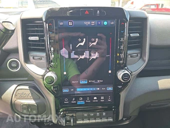 2026 Ram 2500 Black Express Crew Cab Medium Bed – miniatura 7