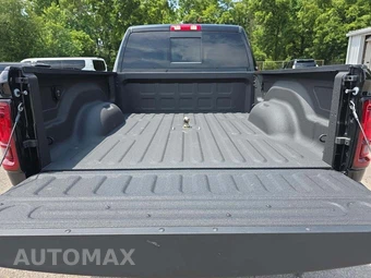 2026 Ram 2500 Black Express Crew Cab Medium Bed – miniatura 11