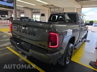 2026 Ram 2500 Laramie Crew Cab Medium Bed - miniatura 4