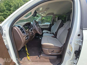 2026 Ram 2500 Laramie Crew Cab Medium Bed – miniatura 3