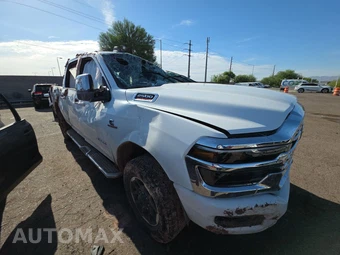 2026 Ram 2500 Laramie Crew Cab Medium Bed - miniatura 3