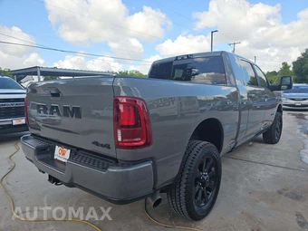 2026 Ram 2500 Laramie Extended Crew Cab Medium Bed – miniatura 3