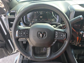 2026 Ram 2500 Limited Extended Crew Cab Medium Bed – miniatura 10