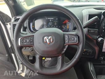 2026 Ram 2500 Power Wagon Crew Cab Medium Bed – miniatura 10