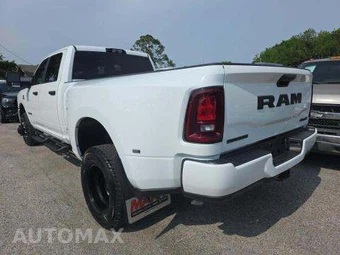 2026 Ram 3500 Big Horn Crew Cab Long Bed DRW – miniatura 2