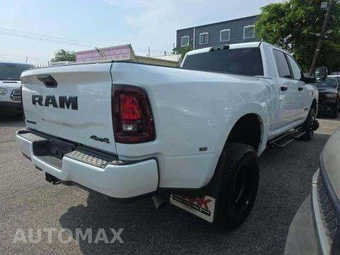 2026 Ram 3500 Big Horn Crew Cab Long Bed DRW – miniatura 3