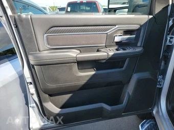2026 Ram 3500 Big Horn Crew Cab Medium Bed - miniatura 9