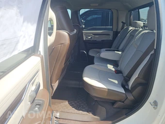 2026 Ram 3500 Laramie Crew Cab Long Bed DRW – miniatura 13