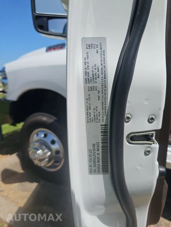 2026 Ram 3500 Laramie Crew Cab Long Bed DRW – miniatura 14
