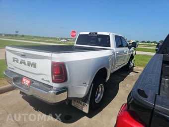 2026 Ram 3500 Laramie Crew Cab Long Bed DRW – miniatura 4