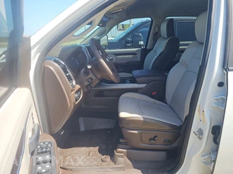 2026 Ram 3500 Laramie Crew Cab Long Bed DRW – miniatura 7