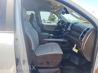 2026 Ram 3500 Laramie Crew Cab Long Bed DRW – miniatura 8