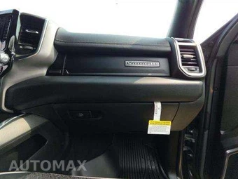 2026 Ram 3500 Laramie Crew Cab Long Bed DRW – miniatura 19
