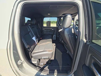 2026 Ram 3500 Laramie Extended Crew Cab Medium Bed DRW – miniatura 13