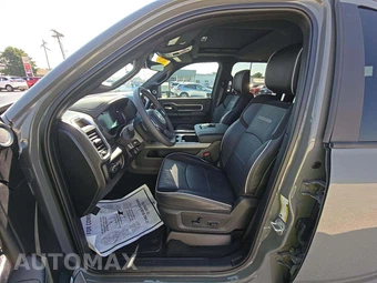 2026 Ram 3500 Laramie Extended Crew Cab Medium Bed DRW – miniatura 3