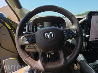 2026 Ram 3500 Longhorn Extended Crew Cab Medium Bed DRW – miniatura 10