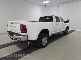 2026 Ram 3500 Tradesman Crew Cab Long Bed DRW - miniatura 4
