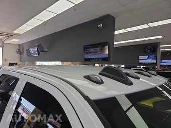 2026 Ram 3500 Tradesman Crew Cab Long Bed DRW - miniatura 16