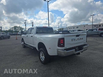 2026 Ram 3500 Tradesman Crew Cab Long Bed DRW - miniatura 2