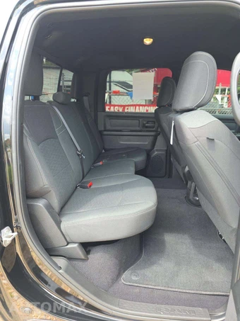2026 Ram 3500 Tradesman Crew Cab Long Bed DRW - miniatura 16
