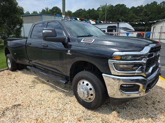 2026 Ram 3500 Tradesman Crew Cab Long Bed DRW - miniatura 4