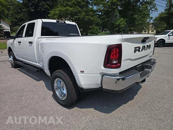 2026 Ram 3500 Tradesman Crew Cab Long Bed DRW - miniatura 2