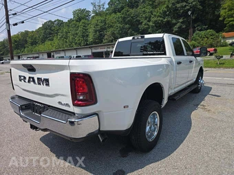 2026 Ram 3500 Tradesman Crew Cab Long Bed DRW - miniatura 3