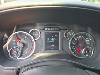 2026 Ram 3500 Tradesman Crew Cab Long Bed DRW - miniatura 9