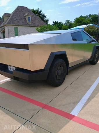 2026 Tesla Cybertruck Crew Cab Medium Bed - miniatura 4