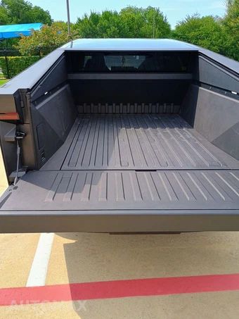 2026 Tesla Cybertruck Crew Cab Medium Bed - miniatura 9