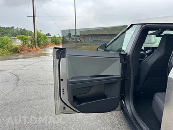 2026 Tesla Cybertruck Crew Cab Medium Bed - miniatura 17