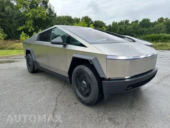 2026 Tesla Cybertruck Crew Cab Medium Bed - miniatura 3