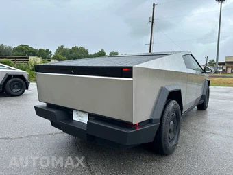 2026 Tesla Cybertruck Crew Cab Medium Bed - miniatura 5