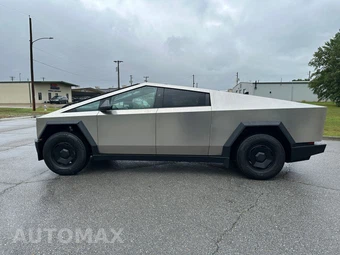2026 Tesla Cybertruck Crew Cab Medium Bed - miniatura 8
