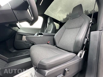 2026 Tesla Cybertruck Crew Cab Medium Bed - miniatura 9