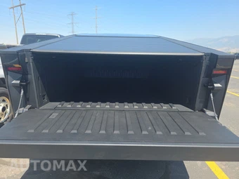 2026 Tesla Cybertruck Crew Cab Medium Bed - miniatura 16