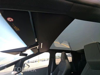 2026 Tesla Cybertruck Crew Cab Medium Bed - miniatura 20