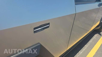 2026 Tesla Cybertruck Crew Cab Medium Bed - miniatura 23