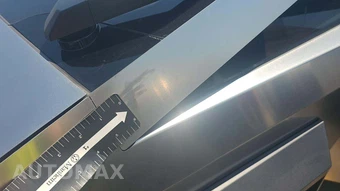 2026 Tesla Cybertruck Crew Cab Medium Bed - miniatura 27