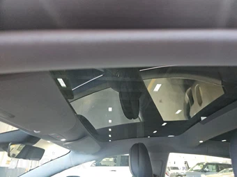 2026 Tesla Model 3 Performance - miniatura 17